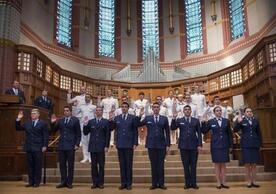 Defense Secretary Ash Carter administers the oath of office to Air Force and Naval ROTC students during a commissioning ceremony at Yale University in New Haven, Conn., May 23, 2016. DoD photo by Air Force Senior Master Sgt. Adrian Cadiz